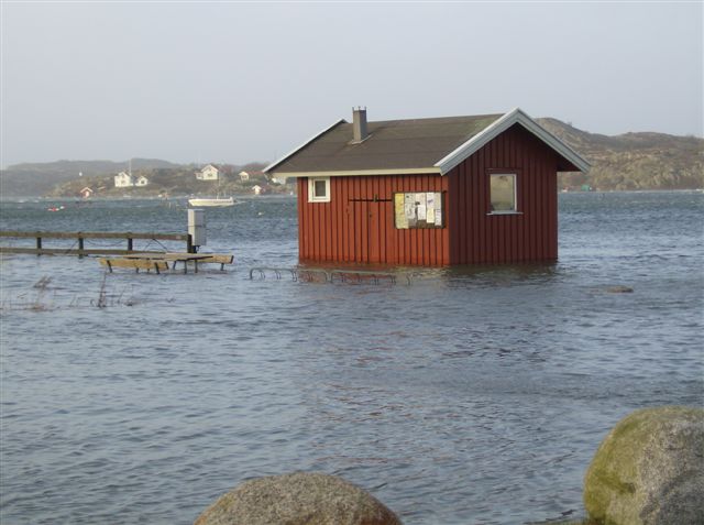 Hgt vattenstrnd i Kyrkesund